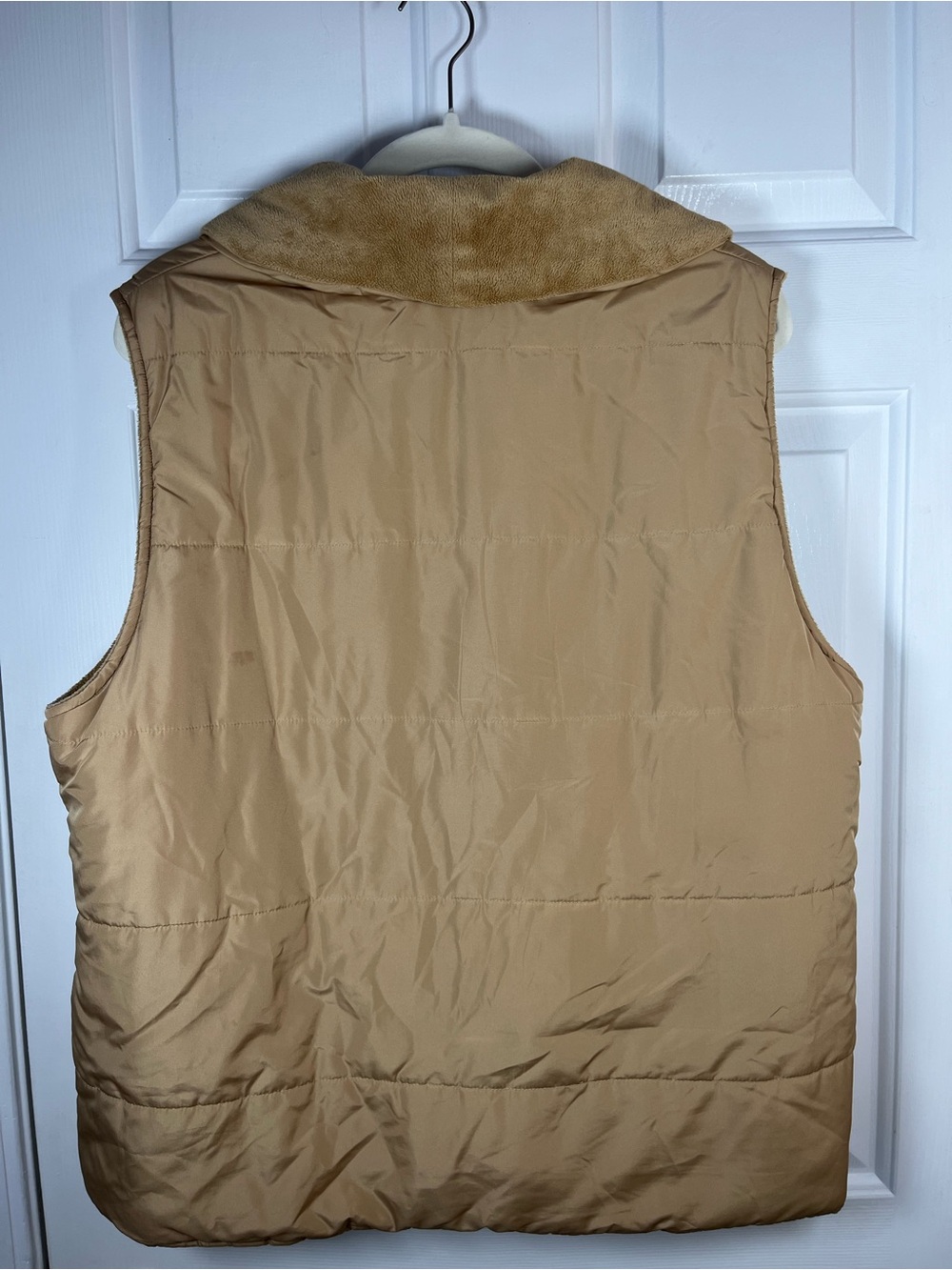 Sag Harbor Tan Quilted Vest with Plush Fur Collar (L) - Picture 7 of 13